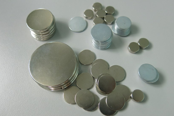 Vật dụng cần chuẩn bị để chế tạo máy phát điện vĩnh cửu