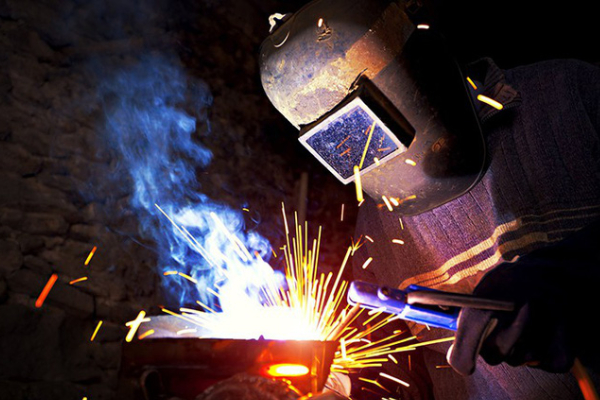 Tại sao phải d&ugrave;ng m&aacute;y ph&aacute;t điện cho m&aacute;y h&agrave;n