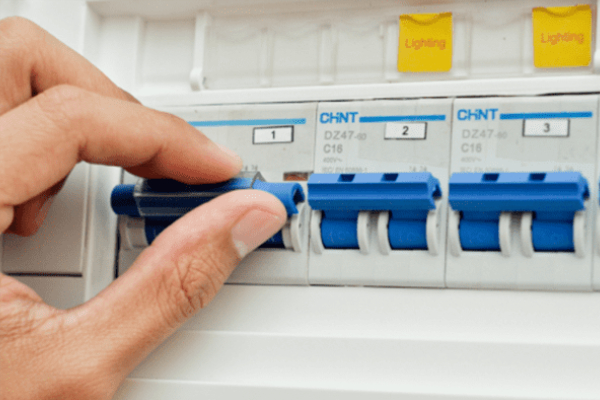 Tại sao n&ecirc;n sử dụng m&aacute;y ph&aacute;t điện cho tiệm tạp h&oacute;a